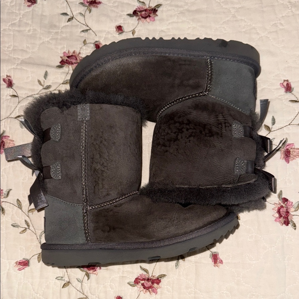 Gray girls Ugg Boots with Bows